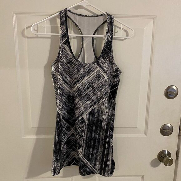 Lululemon | Racer Back Tank | Size 8 - Picture 5 of 5